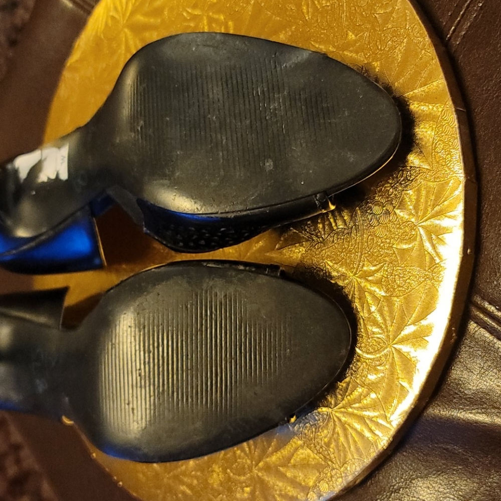 Shoes - Picture 5 of 5
